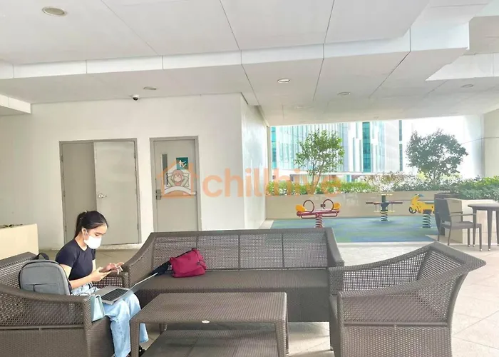 Chillhive In Bgc Near Uptown Mall #ournw17a Holiday home *