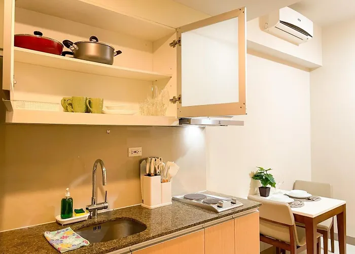 Chillhive In Bgc Near Uptown Mall #ournw17a Holiday home *