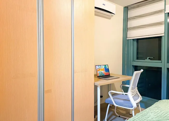 Chillhive In Bgc Near Uptown Mall #ournw17a * Manila